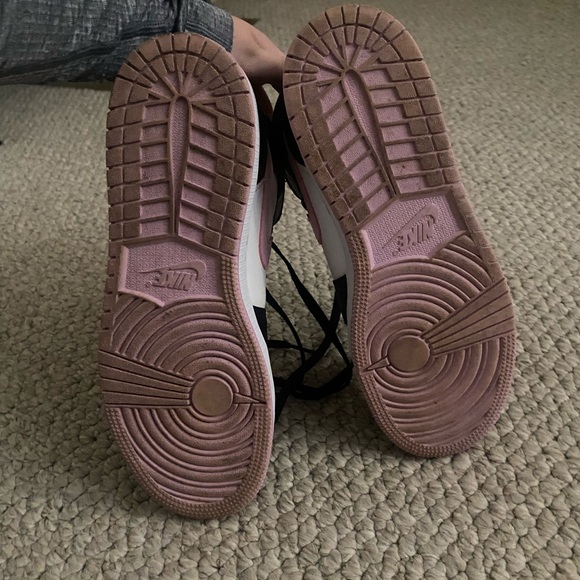 SIZE 7Y GS nike mid jordan 1s white/lt arctic pink/black - Picture 5 of 6